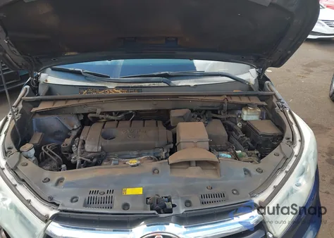 2015 Toyota Highlander Le z USA, uszkodzony, nr VIN 5TDZARFH3FS011313